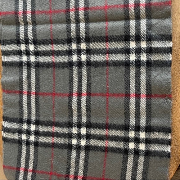 Authentic BURBERRY signature plaid wool scarf🧣grey EUC Vintage check Burberrys - Picture 6 of 6